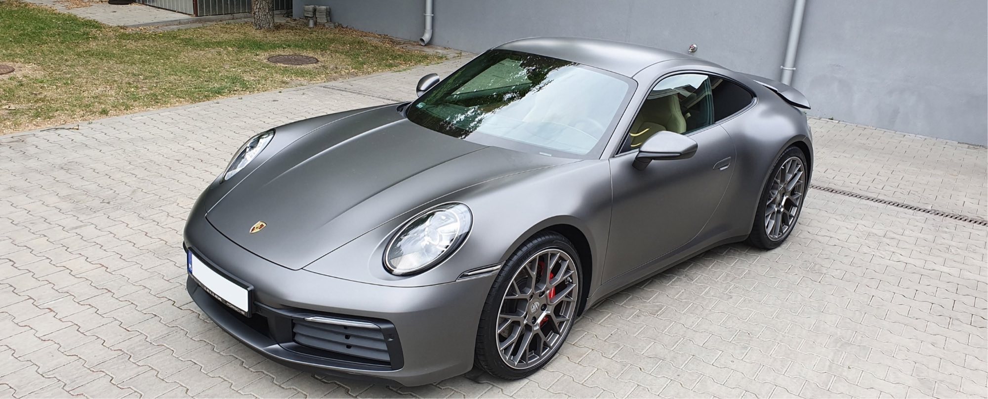 Porsche 911 w matowej folii ochronnej Xpel